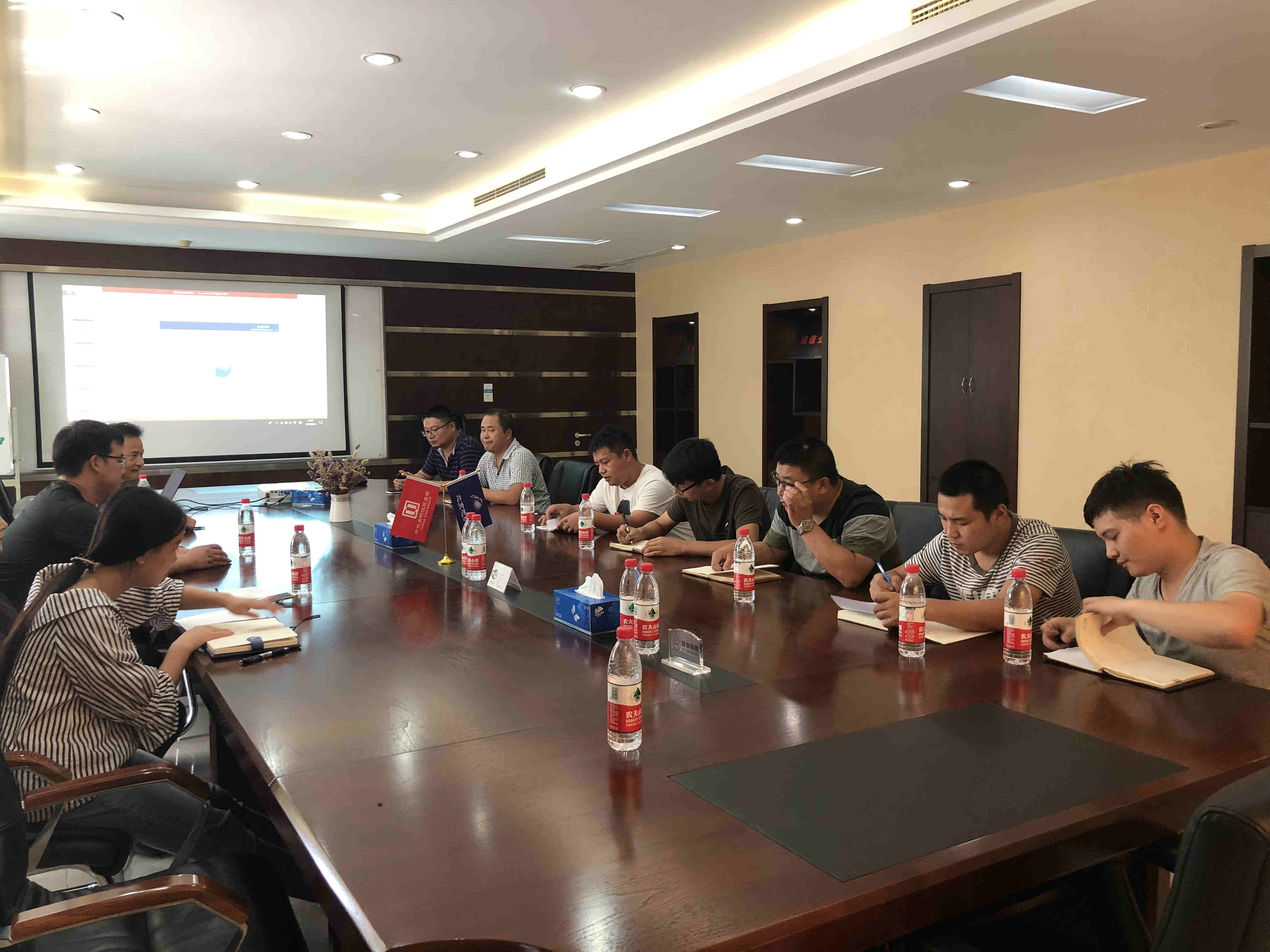 質量辦及安保部對特種工程分公司進行了質量、環(huán)境、職業(yè)健康安全管理體系貫標進行了培訓。